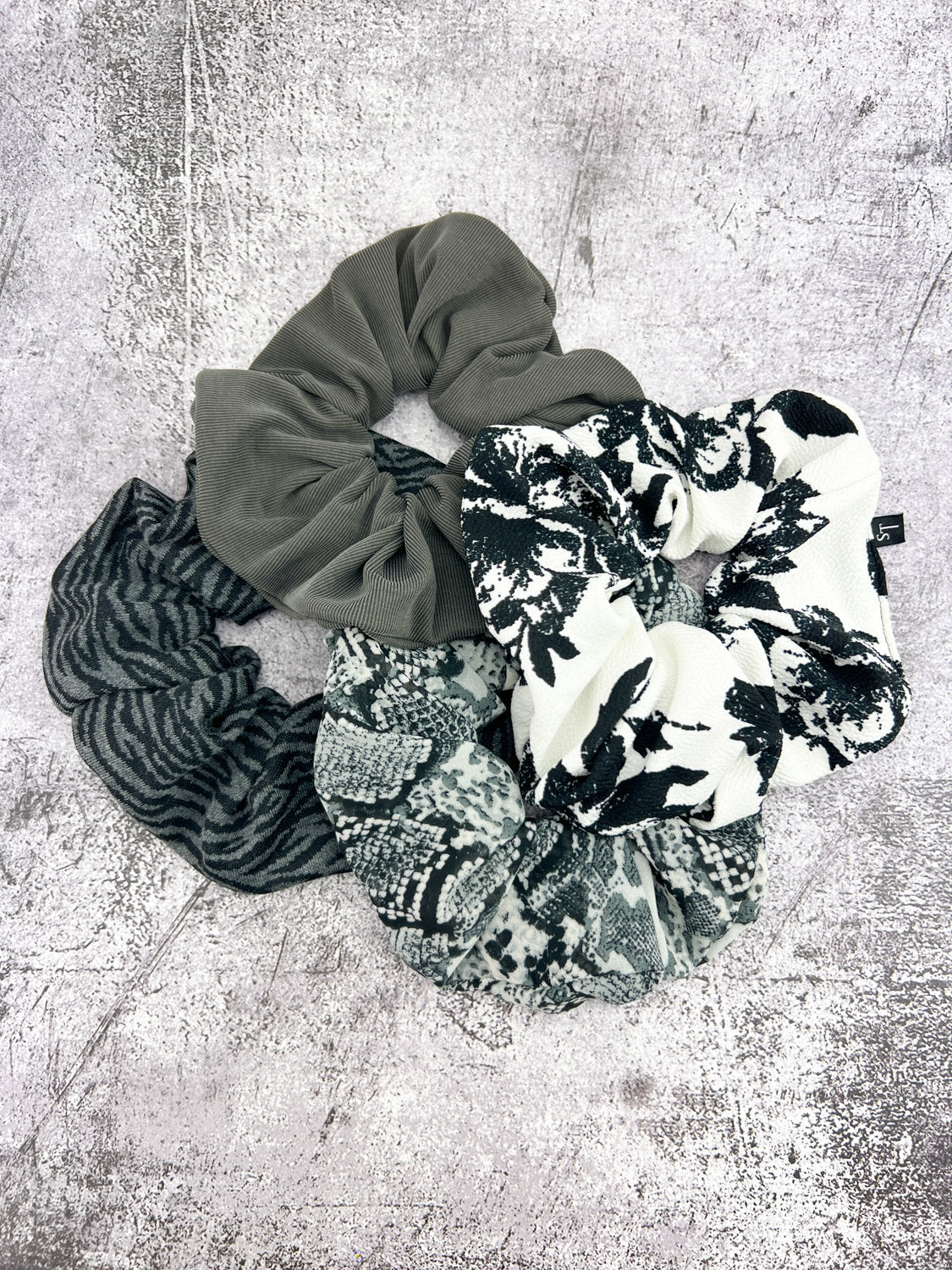 Black and White Floral Knit Extra Large Hair Scrunchie SCR00037