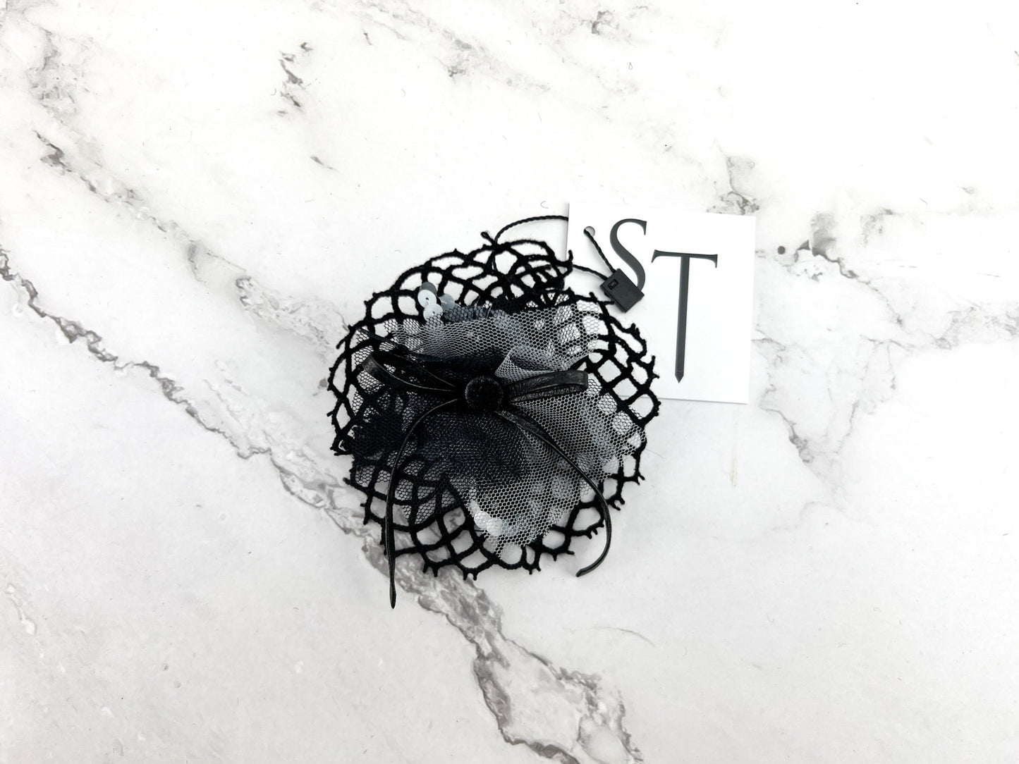 Black and White Circular Brooch  JWY00034