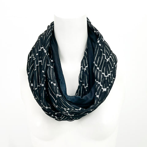 Black and White Geometric Lines Infinity Scarf