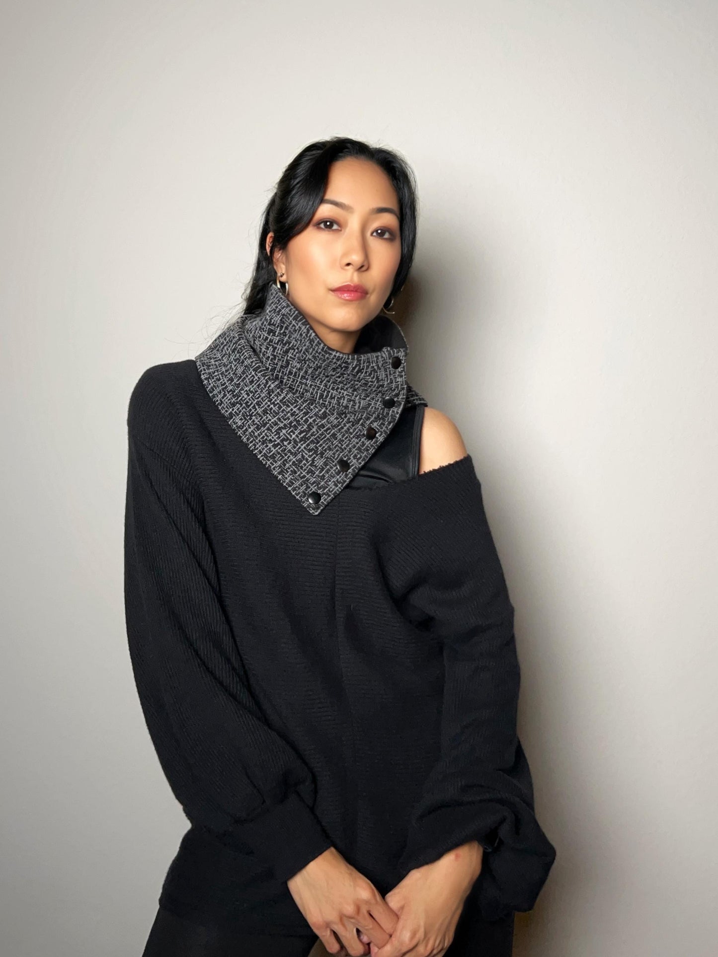 Black and Gray Cross Hatch Woven Snap Scarflette Cowl SCF00138