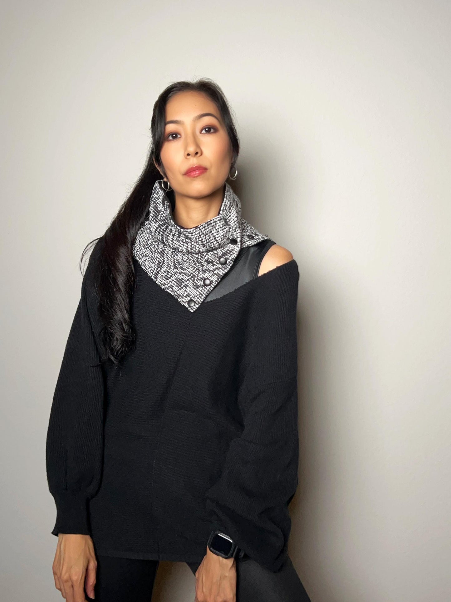 White and Black Milior Woven Cowl Snap Scarflette SCF00144