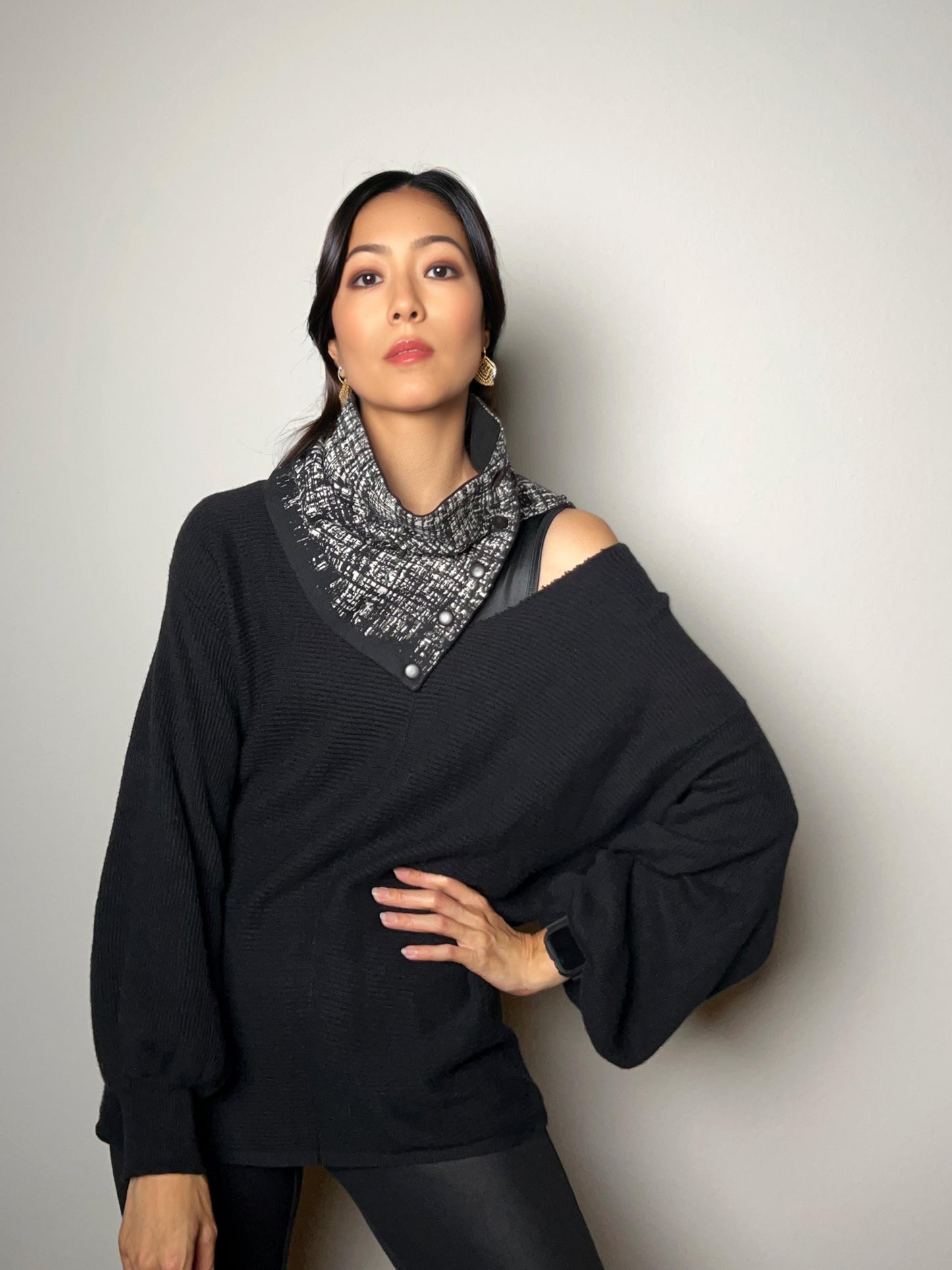 Black and Cream Graphic Woven Cowl Snap Scarflette SCF00140