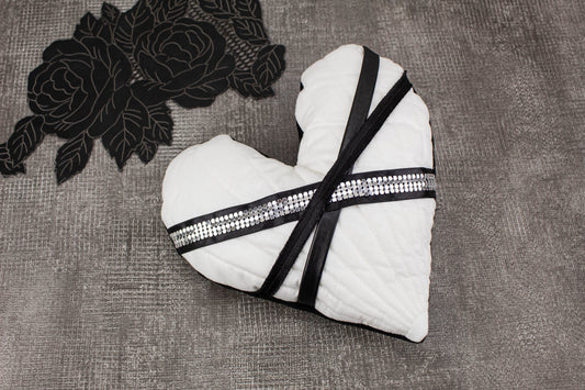 Quilted White Heart Pillow SPP00023 - Sumie Tachibana
