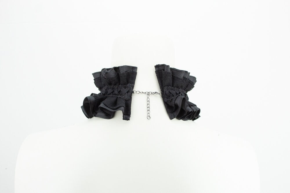 Black Center Chain Neck Ruff Choker