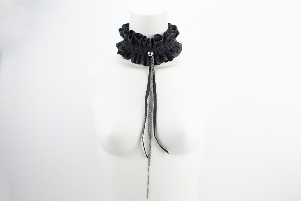 Black Center Chain Neck Ruff Choker