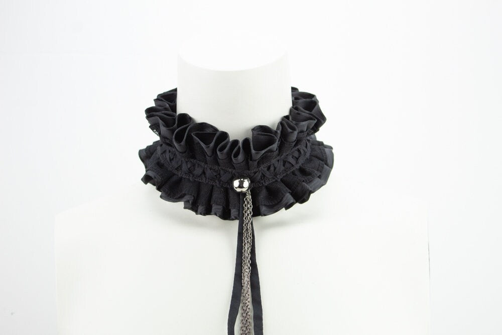 Black Center Chain Neck Ruff Choker