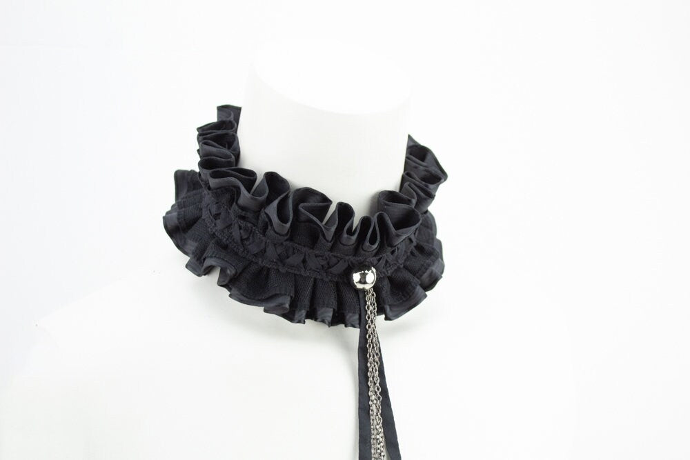 Black Center Chain Neck Ruff Choker